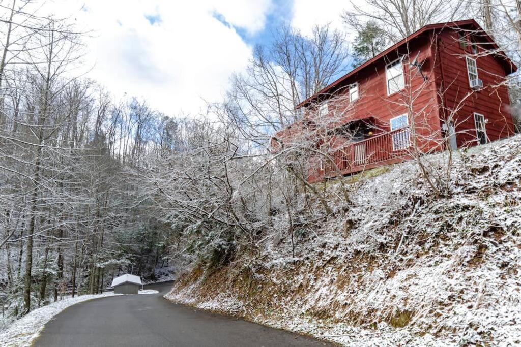 Cozy Cabin W/Hot Tub & Wifi In Gatlinburg Villa Bagian luar foto