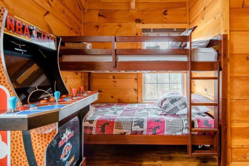 Cozy Cabin W/Hot Tub & Wifi In Gatlinburg Villa Bagian luar foto
